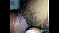 Пышногрудая чернокожая баба демонстрирует свои вагины перед половым актом